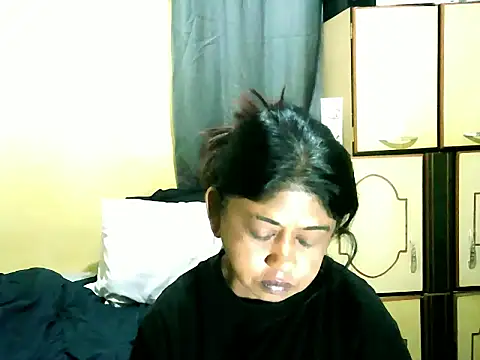 IndianPleasures21 online show from May 26, 2026, 5:25 am