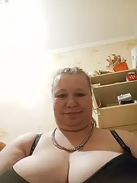 KiraStanton online show from June 19, 2026, 11:30 pm