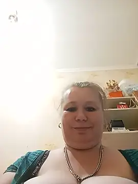KiraStanton online show from July 8, 2026, 5:28 pm