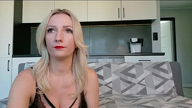 amy loves to be teased online show from April 4, 2026, 9:18 am