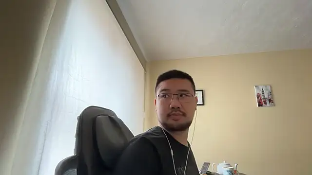 jasonryu2025 online show from April 2, 2026, 10:46 am