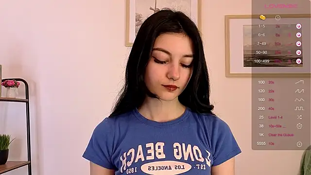 Lilian Merf online show from May 16, 2026, 6:32 am