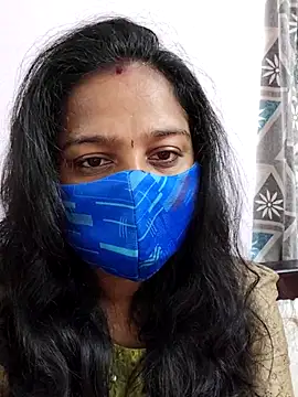 Shaliniqueen online show from June 3, 2026, 2:58 am