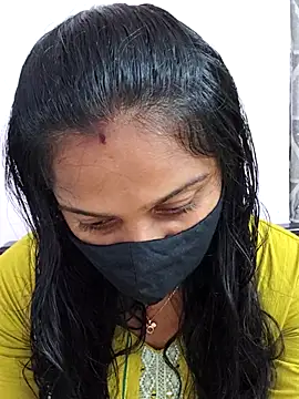Shaliniqueen online show from June 20, 2026, 9:56 am