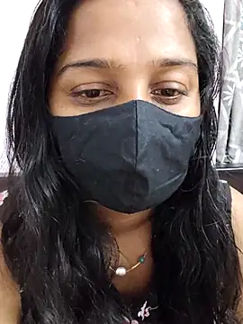 Shaliniqueen online show from June 28, 2026, 1:28 pm