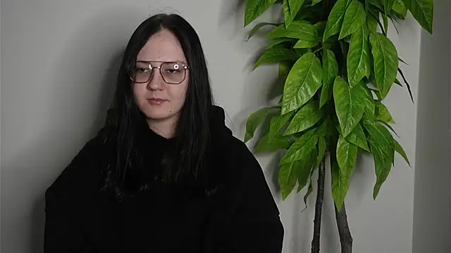 LeBrindza online show from February 21, 2026, 1:23 pm