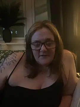 Busty-GilfQuinn online show from February 21, 2026, 9:49 pm