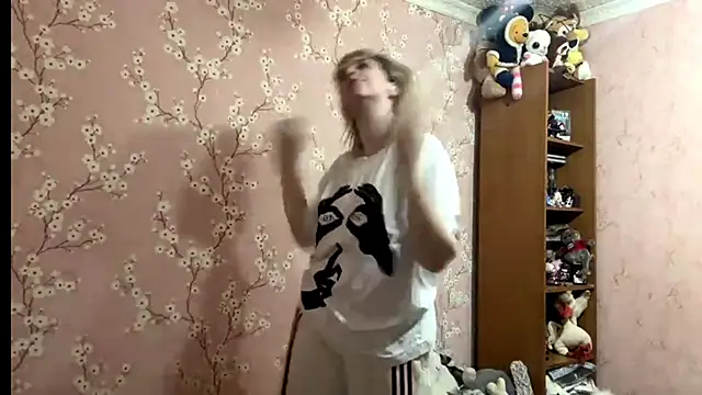 LiraDreamX online show from April 3, 2026, 3:21 pm