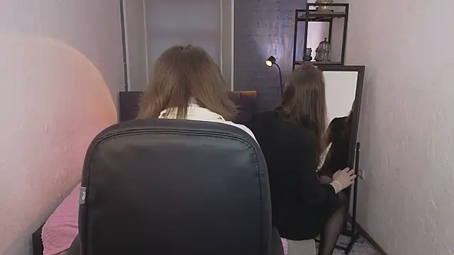 Snapshot of ZoriaLovesLuna chatting on April 8, 2026, 6:46 am ZoriaLovesLuna online show from April 8, 2026, 6:46 am