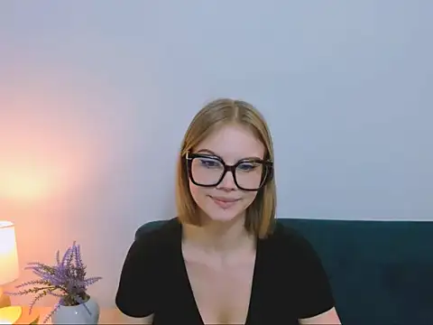 StormiSmooth online show from March 26, 2026, 2:33 pm