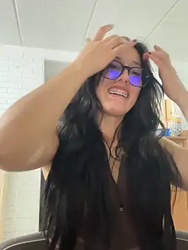 susi chimm online show from April 17, 2026, 1:19 am