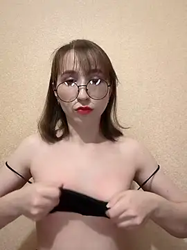 Ella17582 online show from March 5, 2026, 10:17 pm