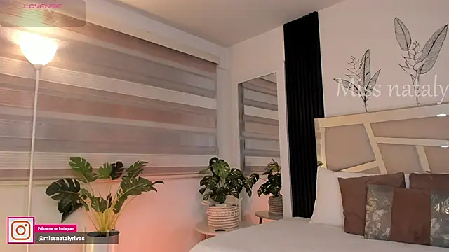 missnataly online show from April 8, 2026, 10:32 pm