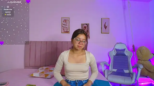 Zoow bluussh online show from February 24, 2026, 12:25 pm