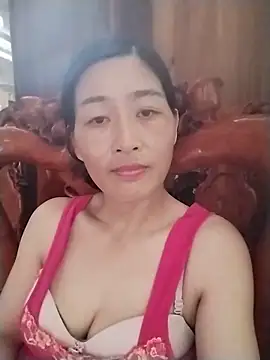 Snapshot of lris-Beauty77 chatting on June 18, 2026, 10:52 am lris-Beauty77 online show from June 18, 2026, 10:52 am