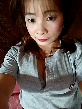 Snapshot of Him_MountainGirl26 chatting on February 23, 2026, 5:27 am Him MountainGirl26 online show from February 23, 2026, 5:27 am