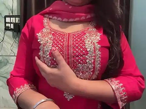 Avneet kaurr1 online show from May 10, 2026, 2:17 am
