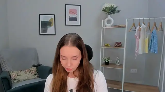 Nina Crown online show from March 23, 2026, 1:26 pm