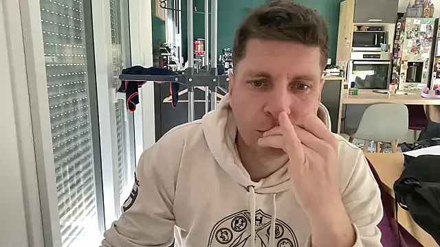 Minmoi1984 online show from March 22, 2026, 2:42 pm