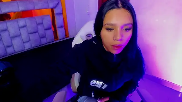 miiaboss  online show from March 29, 2026, 10:59 am