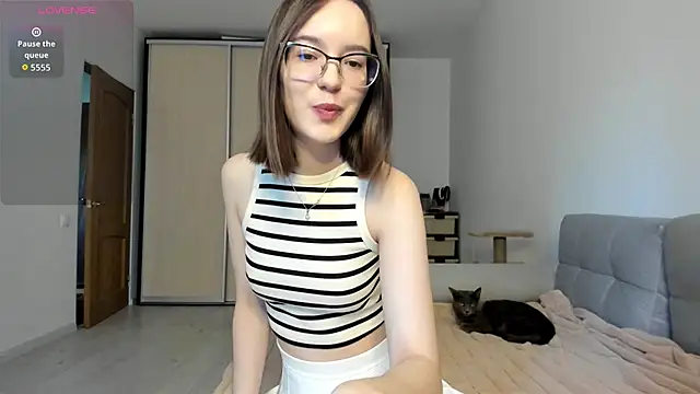 Elli Lane online show from May 16, 2026, 5:26 am