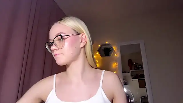 Snapshot of MiaCashe chatting on March 2, 2026, 3:08 pm MiaCashe online show from March 2, 2026, 3:08 pm