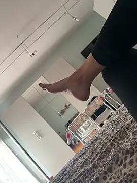 adoroadorazione online show from February 23, 2026, 2:58 pm