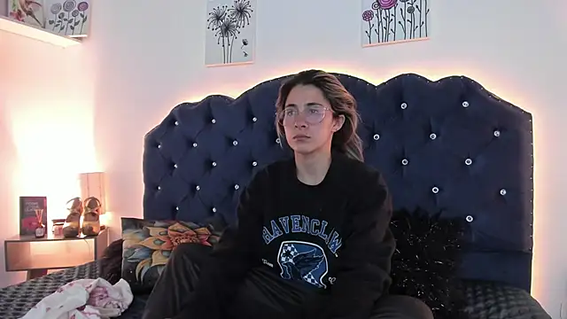 Snapshot of SaraRoadess chatting on February 27, 2026, 9:37 pm SaraRoadess online show from February 27, 2026, 9:37 pm