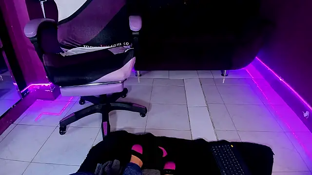 Snapshot of Alana_uwu chatting on February 25, 2026, 11:42 am Alana uwu online show from February 25, 2026, 11:42 am