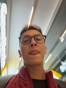 Thiago Jones1 online show from April 3, 2026, 4:32 am