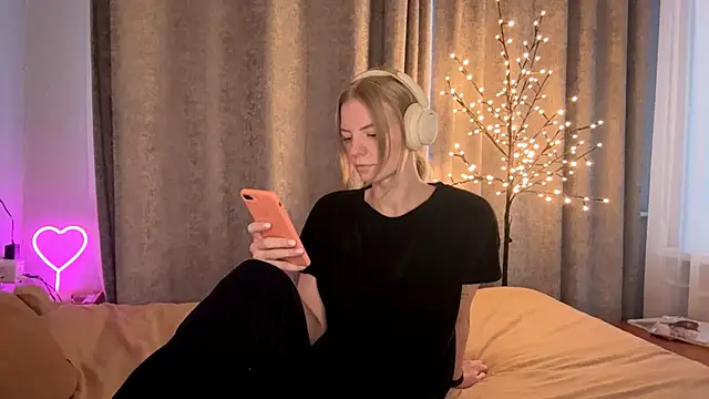 Snapshot of Marry_Sornatiko chatting on April 11, 2026, 2:54 pm Marry Sornatiko online show from April 11, 2026, 2:54 pm