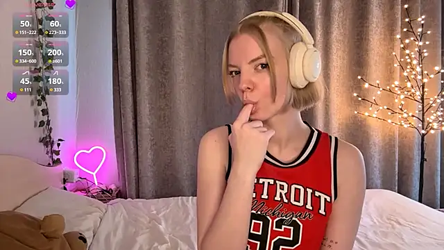 Snapshot of Marry_Sornatiko chatting on May 10, 2026, 3:17 pm Marry Sornatiko online show from May 10, 2026, 3:17 pm