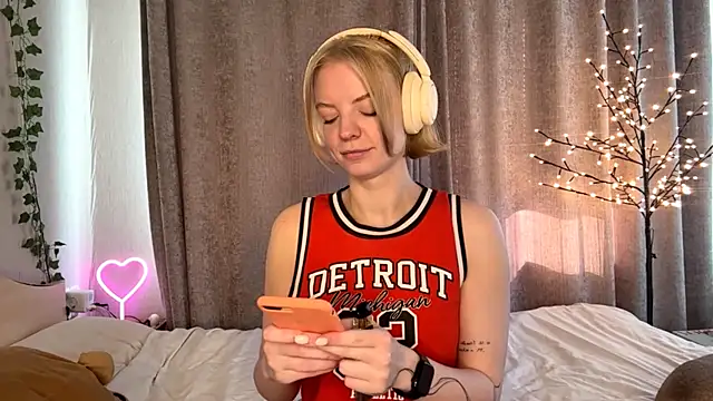 Snapshot of Marry_Sornatiko chatting on May 11, 2026, 3:18 pm Marry Sornatiko online show from May 11, 2026, 3:18 pm