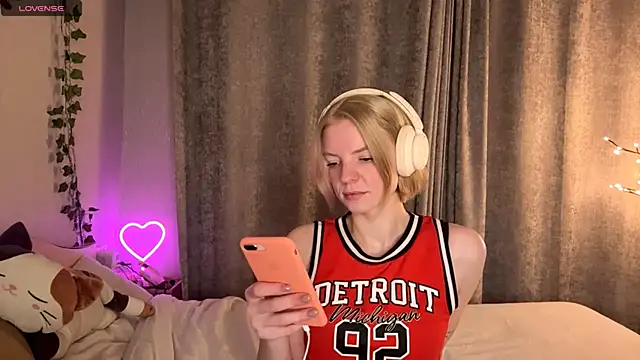 Snapshot of Marry_Sornatiko chatting on May 14, 2026, 6:26 pm Marry Sornatiko online show from May 14, 2026, 6:26 pm