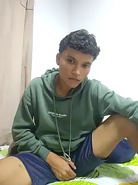 Snapshot of Julikid1 chatting on February 25, 2026, 2:43 am Julikid1 online show from February 25, 2026, 2:43 am