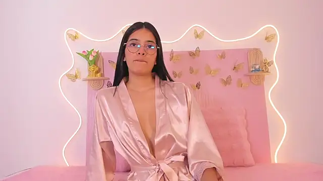 Isaa-queen online show from April 5, 2026, 2:36 pm