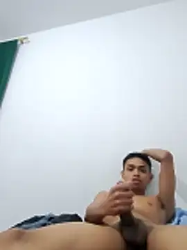 Snapshot of Lluviadeorohd chatting on February 23, 2026, 4:43 am Lluviadeorohd online show from February 23, 2026, 4:43 am