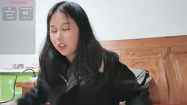 Hannah-33 online show from March 8, 2026, 2:32 pm