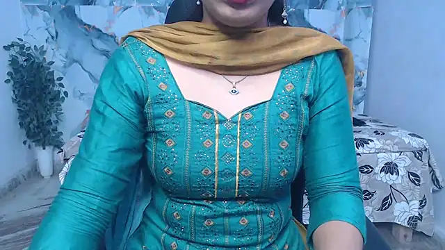 Aayesha-queen online show from July 11, 2026, 4:04 am