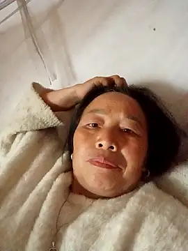 heesuu11 online show from May 2, 2026, 3:00 am