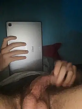 ilcazzone32 online show from April 15, 2026, 9:04 pm