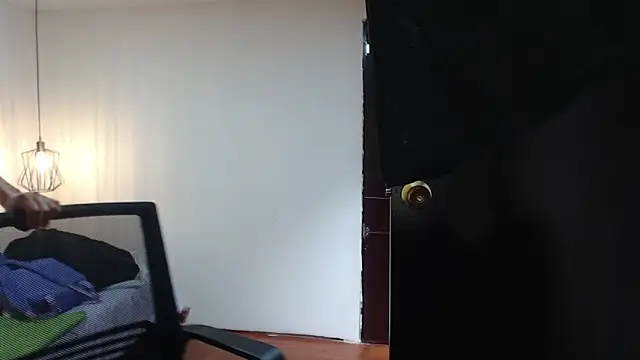 Emma hassani online show from March 31, 2026, 2:28 pm