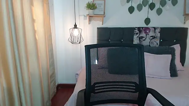 Emma hassani online show from April 9, 2026, 2:00 pm