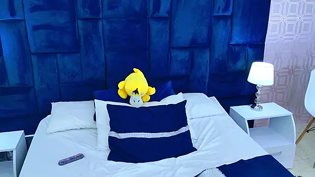 Cami Rousse online show from April 15, 2026, 12:23 pm