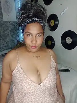 Snapshot of medusafox_ chatting on June 19, 2026, 5:01 am medusafox online show from June 19, 2026, 5:01 am