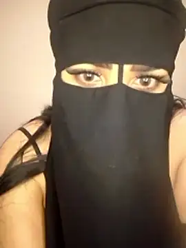 Snapshot of madleen_Mm chatting on May 12, 2026, 11:51 am madleen Mm online show from May 12, 2026, 11:51 am