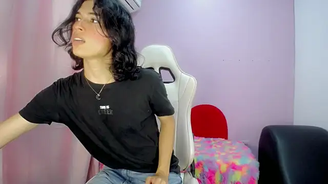 Snapshot of Larry_craft chatting on February 28, 2026, 8:10 pm Larry craft online show from February 28, 2026, 8:10 pm