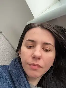 Oliviya smiley  online show from March 2, 2026, 1:40 pm