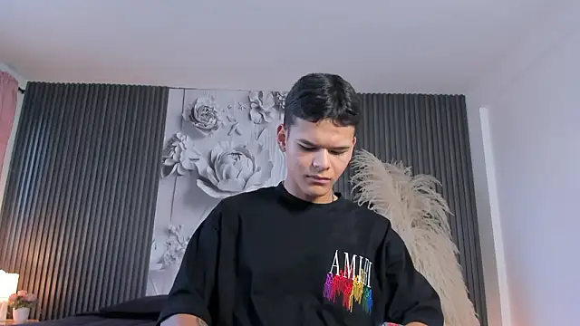 DylanRoyce  online show from March 22, 2026, 12:52 pm