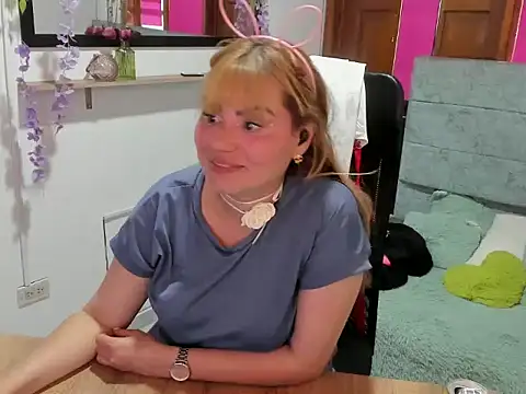 Snapshot of Julieta_star_ chatting on March 28, 2026, 8:08 pm Julieta star online show from March 28, 2026, 8:08 pm